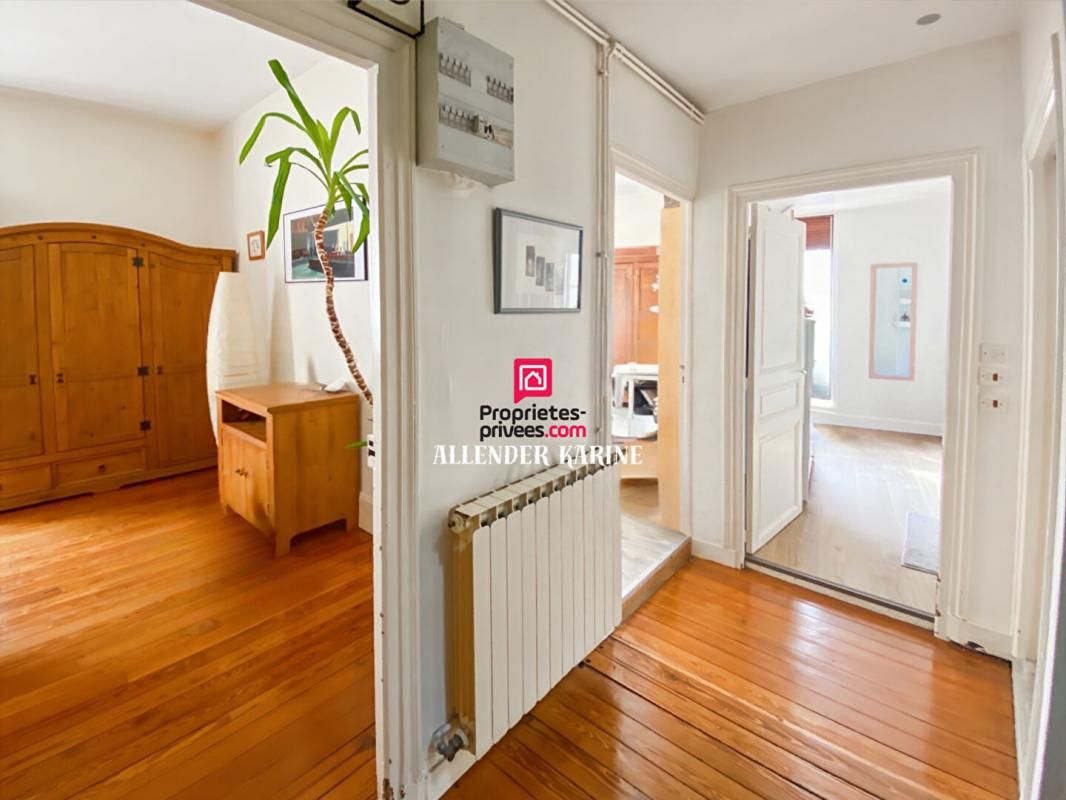 SENS Immeuble Sens 7 pièce(s) 252 m2 4