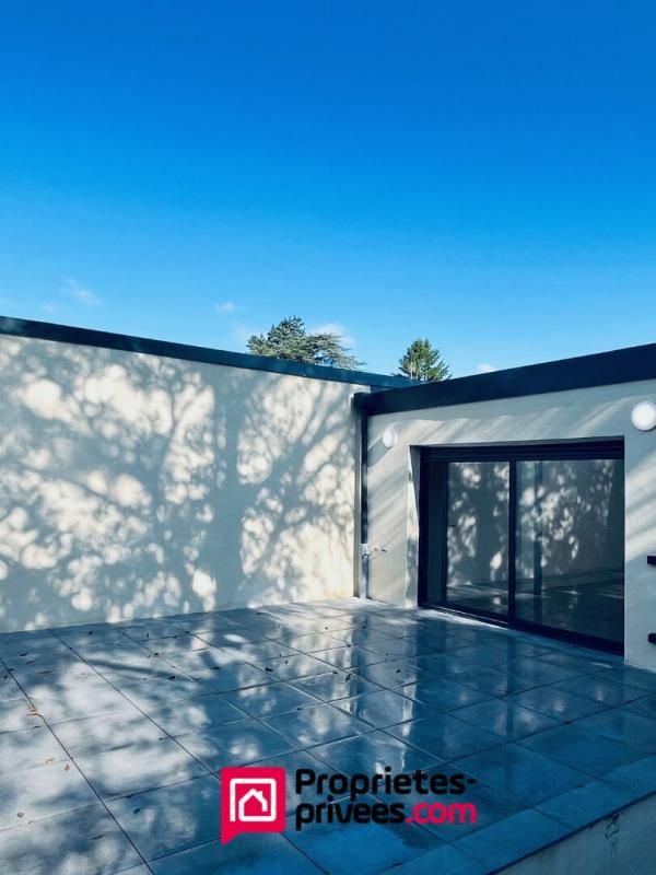 ROMANS-SUR-ISERE Loft industriel T4 neuf 225m², terrasse 54m², piscine, centre-ville 1