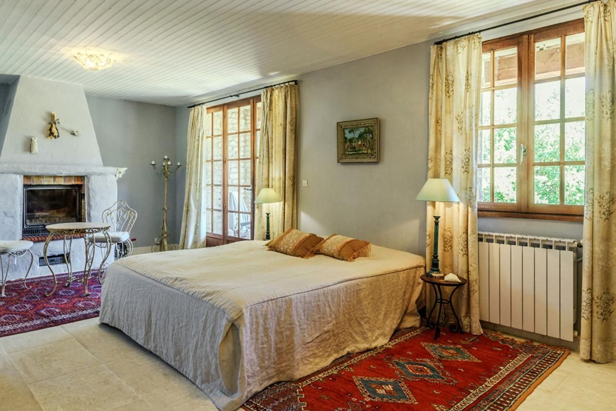 MURS Maison en pierres de 177 m2 sur 1200 m2 avec piscine 3