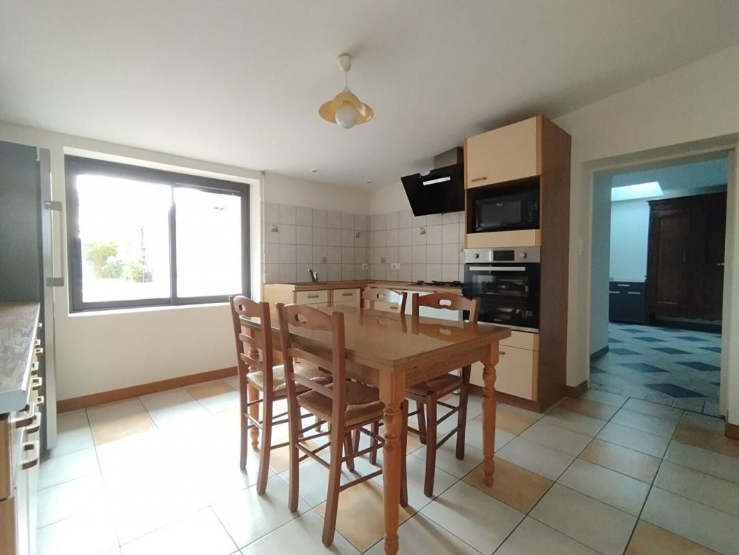LA VARENNE Maison 5 chambres, 165m² sur terrain 1200m², La Varenne (49270) 2