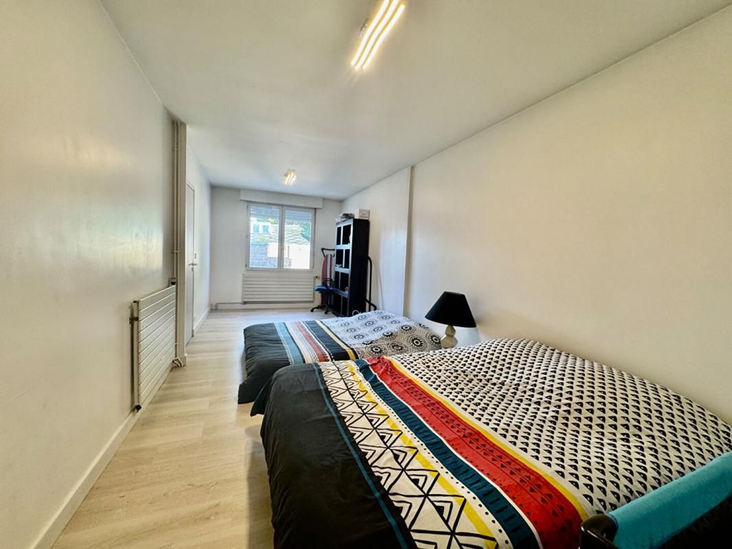 AMIENS Appartement Amiens 7 pièce(s) 194 m2  avec local commercial en RDC.  à Amiens 3