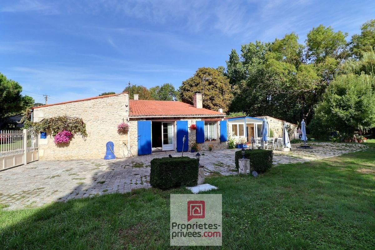 SAINT-NAZAIRE-SUR-CHARENTE Ancien corps de ferme entièrement rénové - 230 m2  - 5 chambres - garage indépendant 3