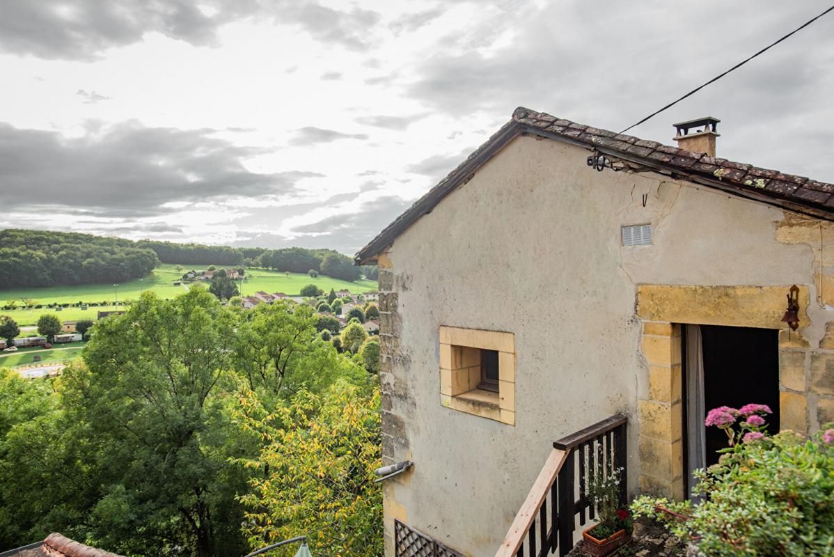COUZE-ET-SAINT-FRONT Maison de village en pierre avec vue, 4 pièce(s) 60 m2 1