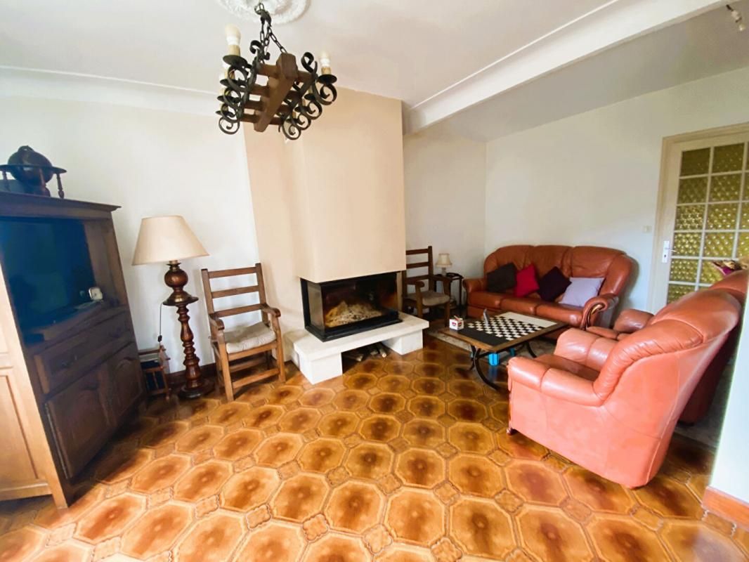 AULNAY EXCLUSIVITE Maison de plain pied 6 pièces sur sous sol complet avec terrain de 2500 m2 4