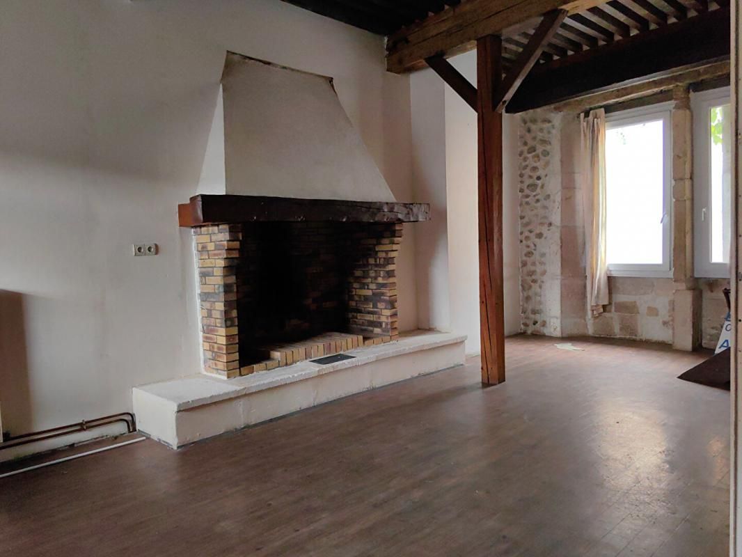 BELLE MAISON DE VILLAGE - 5 P- 138 M² A SAISIR