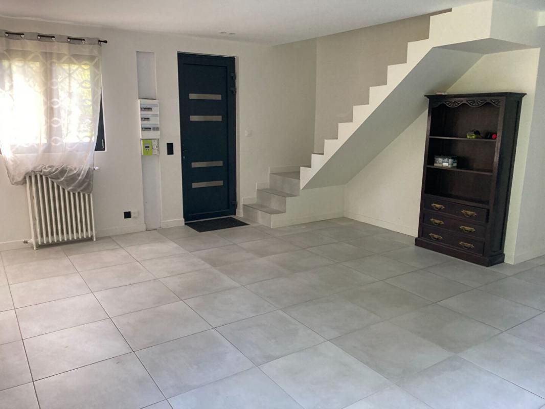 SAINT-PIERRE-ES-CHAMPS située proche gisors, Beauvais et Gournay , Maison Neuve   5 pièce(s)  3 chambres 110 m2 sur 987 m² 4