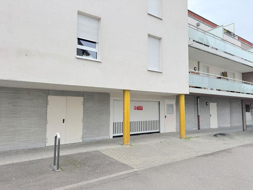 BISCHHEIM Garage sécurisé - grand emplacement double de 35 m² 4