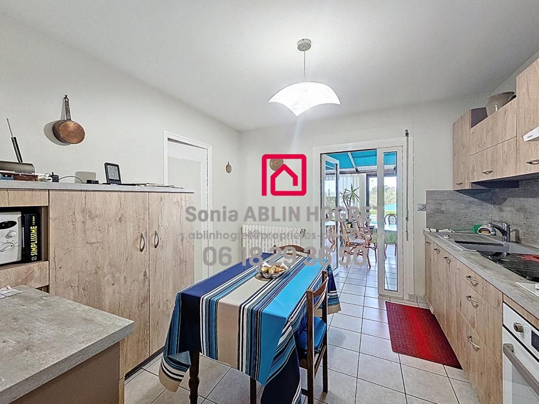 RENAZE Maison 143 m² avec dépendances et étang 3