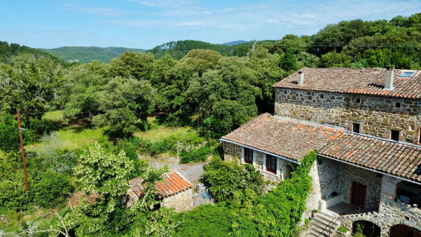 SAINT-SEBASTIEN-D'AIGREFEUILLE Mas en pierres mitoyen proche Anduze sur terrain constructible de 3300 m2 1