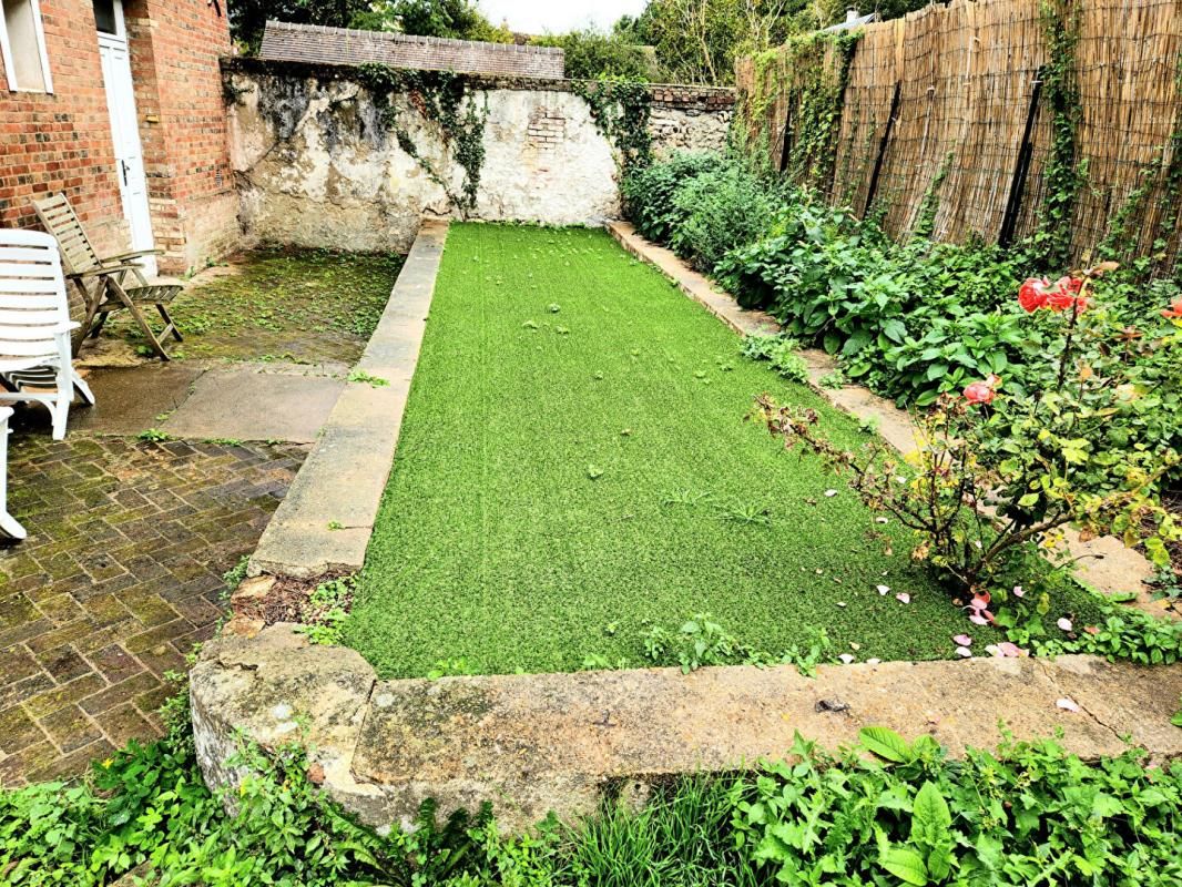 LES ANDELYS Les Andelys  centre ville - Maison de 93.70 m2  - 3 chambres sur 70 m2 de terrain - Prix : 158 850 2