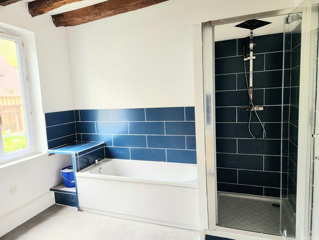 LES ANDELYS Les Andelys  centre ville - Maison de 93.70 m2  - 3 chambres sur 70 m2 de terrain - Prix : 158 850 3