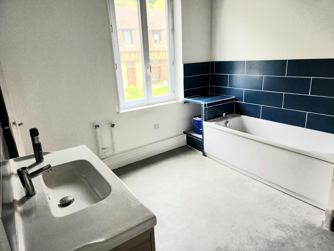 LES ANDELYS Les Andelys  centre ville - Maison de 93.70 m2  - 3 chambres sur 70 m2 de terrain - Prix : 158 850 4