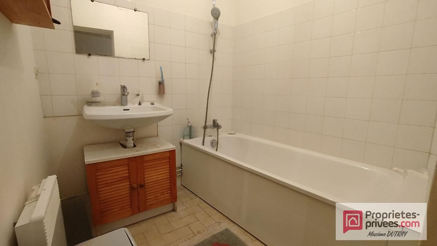 CHATEAU-RENAULT Ensemble immobilier 107m² + grenier 3