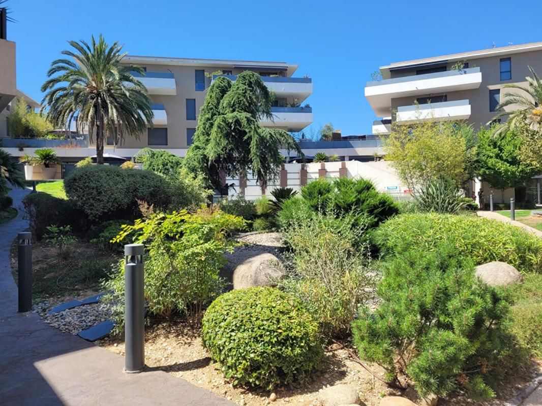 APPARTEMENT T2 AVEC PISCINE