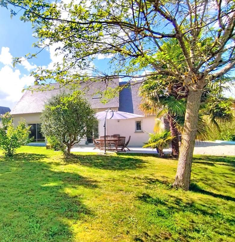 CHARENTILLY Maison familiale de 4 chambres située à Charentilly 1