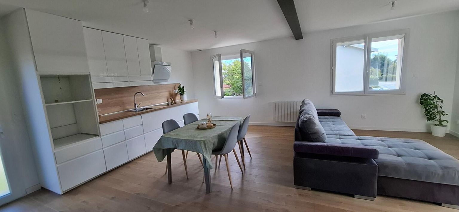 SAINT-ETIENNE-DU-BOIS Maison Centre Village Saint Etienne Du Bois 5 pièce(s) 115 m2 1