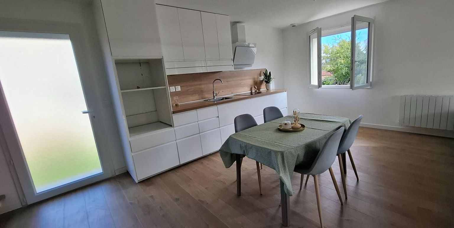SAINT-ETIENNE-DU-BOIS Maison Centre Village Saint Etienne Du Bois 5 pièce(s) 115 m2 3