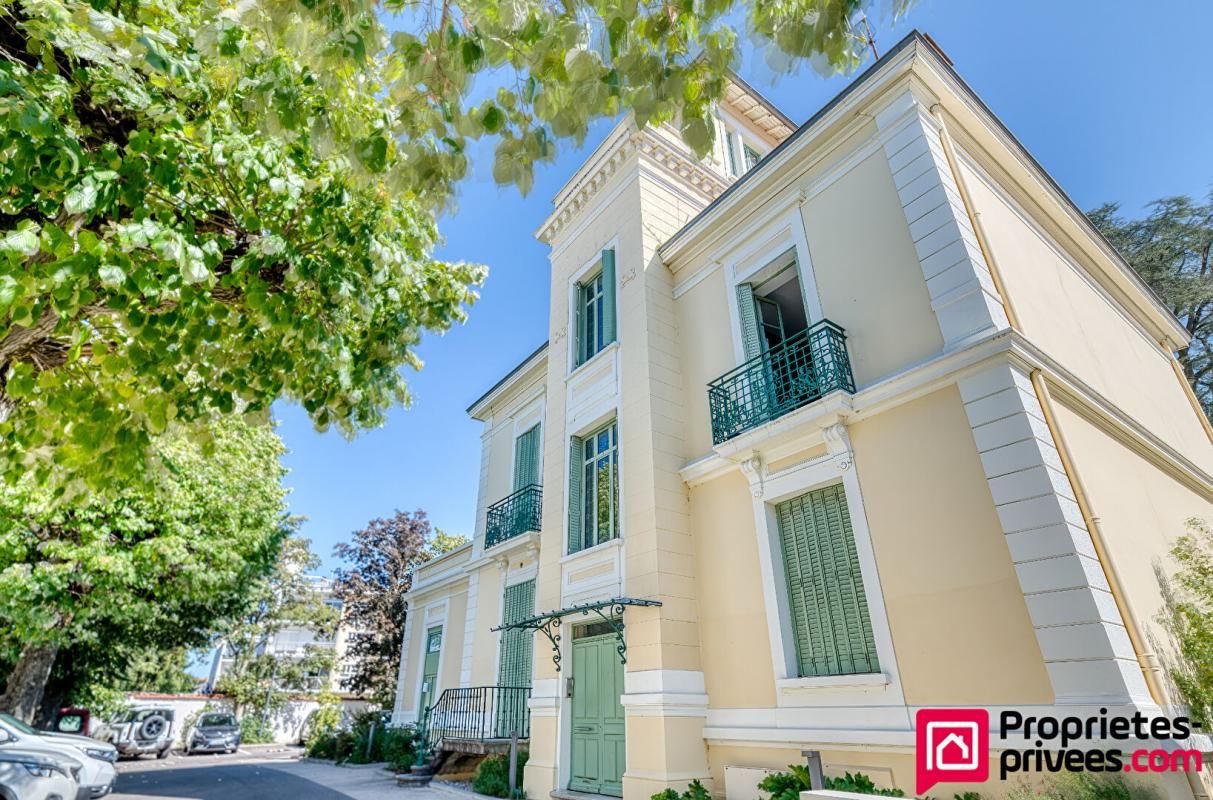 BRON T5, réhabilitation récente dans maison Bourgeoise, Bron Centre 2