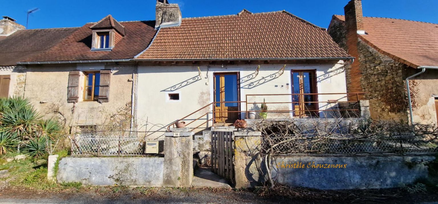 HAUTEFORT 24390 Hautefort  maison  avec grange 2