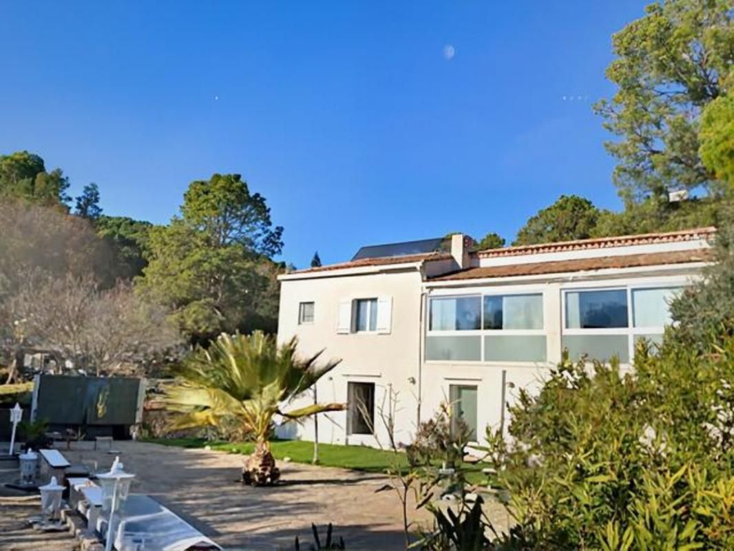 LORGUES LORGUES - Propriété d'Exception : 2 Logements Indépendants sur 2737m² 2
