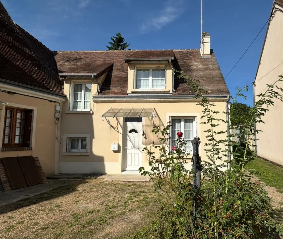 CONDE-SUR-HUISNE Maison de village 3 pièces de 72 m2 avec jardin et dépendance 1