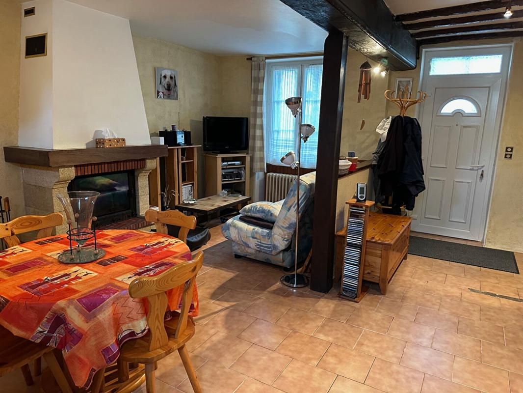 CONDE-SUR-HUISNE Maison de village 3 pièces de 72 m2 avec jardin et dépendance 2
