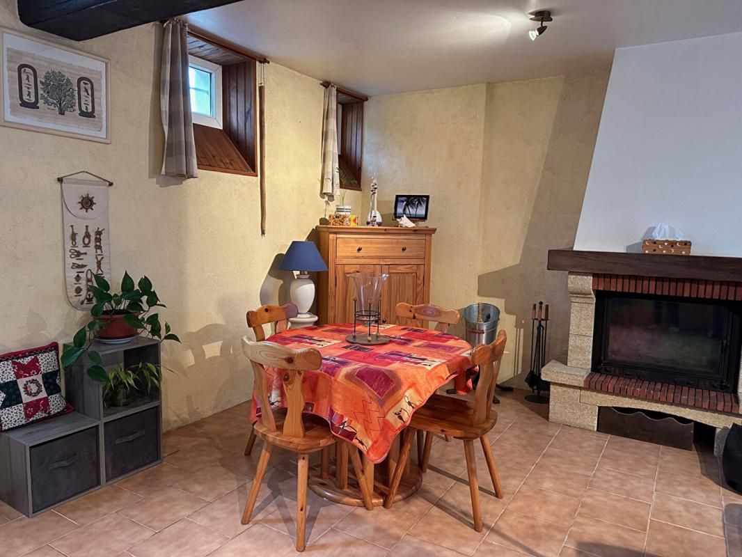 CONDE-SUR-HUISNE Maison de village 3 pièces de 72 m2 avec jardin et dépendance 4