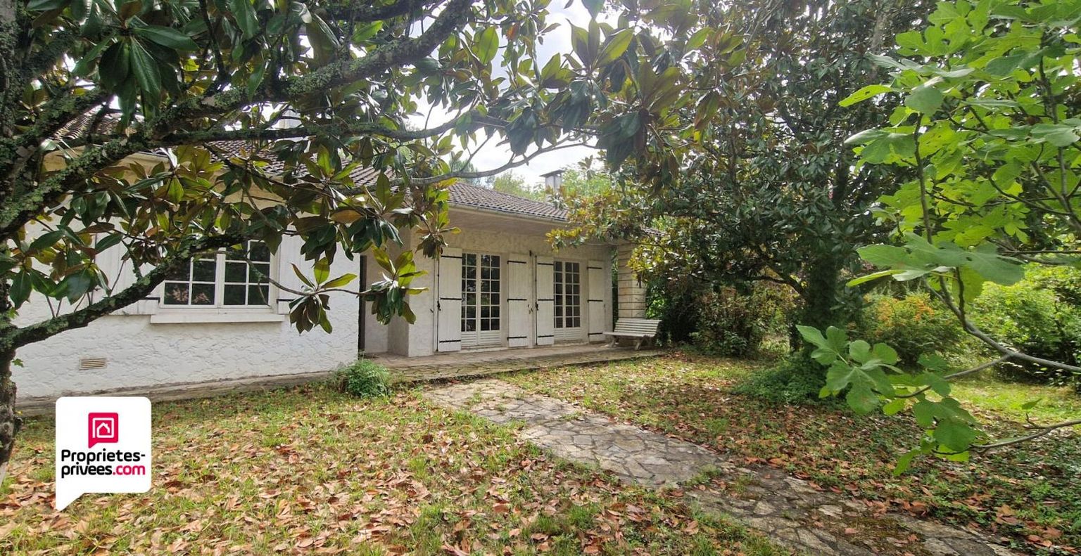 Maison de plain-pied de 120m² - 3 chambres - Dépendances - Terrain arboré de 2070m²