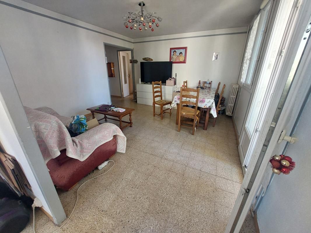 MARIGNANE Opportunité à saisir ! Appartement T3 de 65 m² avec balcon et cave 1