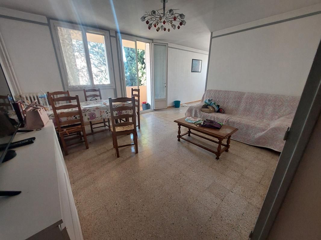 MARIGNANE Opportunité à saisir ! Appartement T3 de 65 m² avec balcon et cave 2