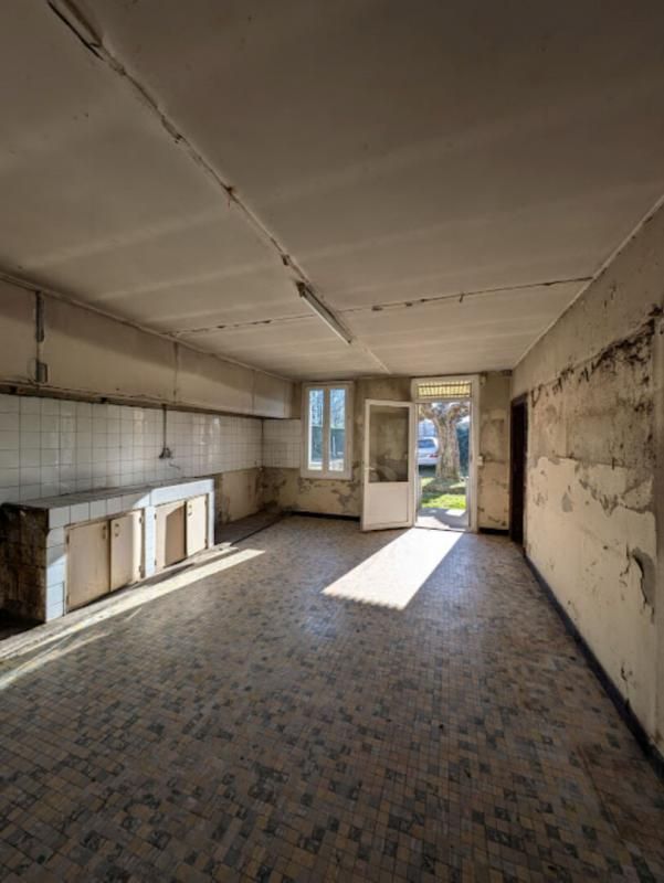 SAINT-DENIS-DE-PILE Maison en pierre sur 3300 m2 3