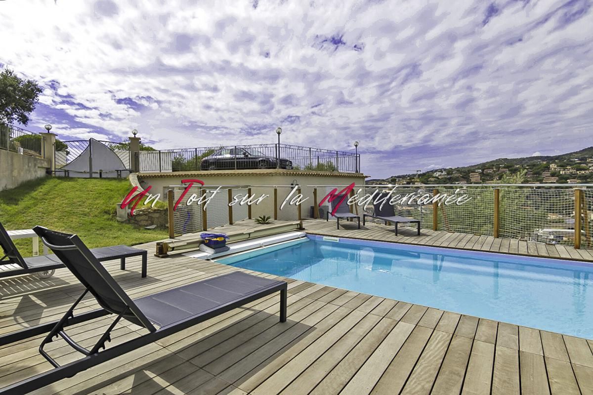LE LAVANDOU Villa contemporaine d'exception, 185m2 habitables, 4 chambres, piscine et garage au Lavandou. Parcelle 835m2 2