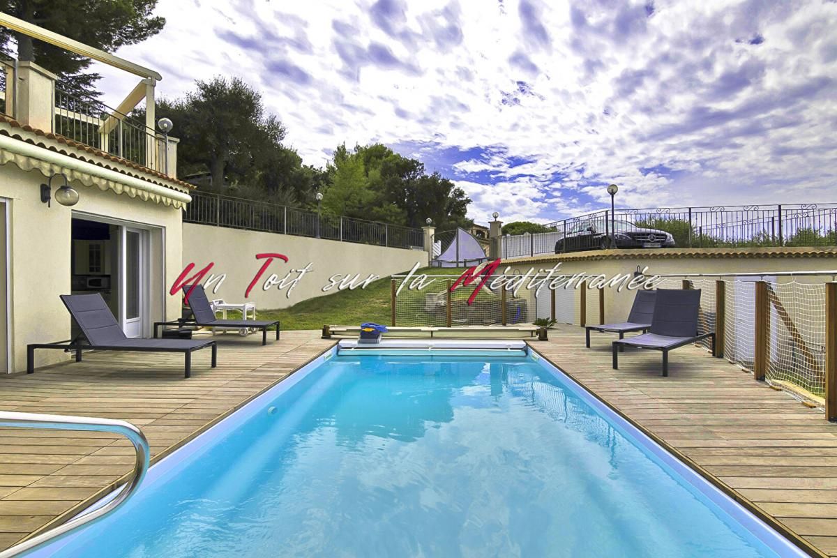 LE LAVANDOU Villa contemporaine d'exception, 185m2 habitables, 4 chambres, piscine et garage au Lavandou. Parcelle 835m2 3