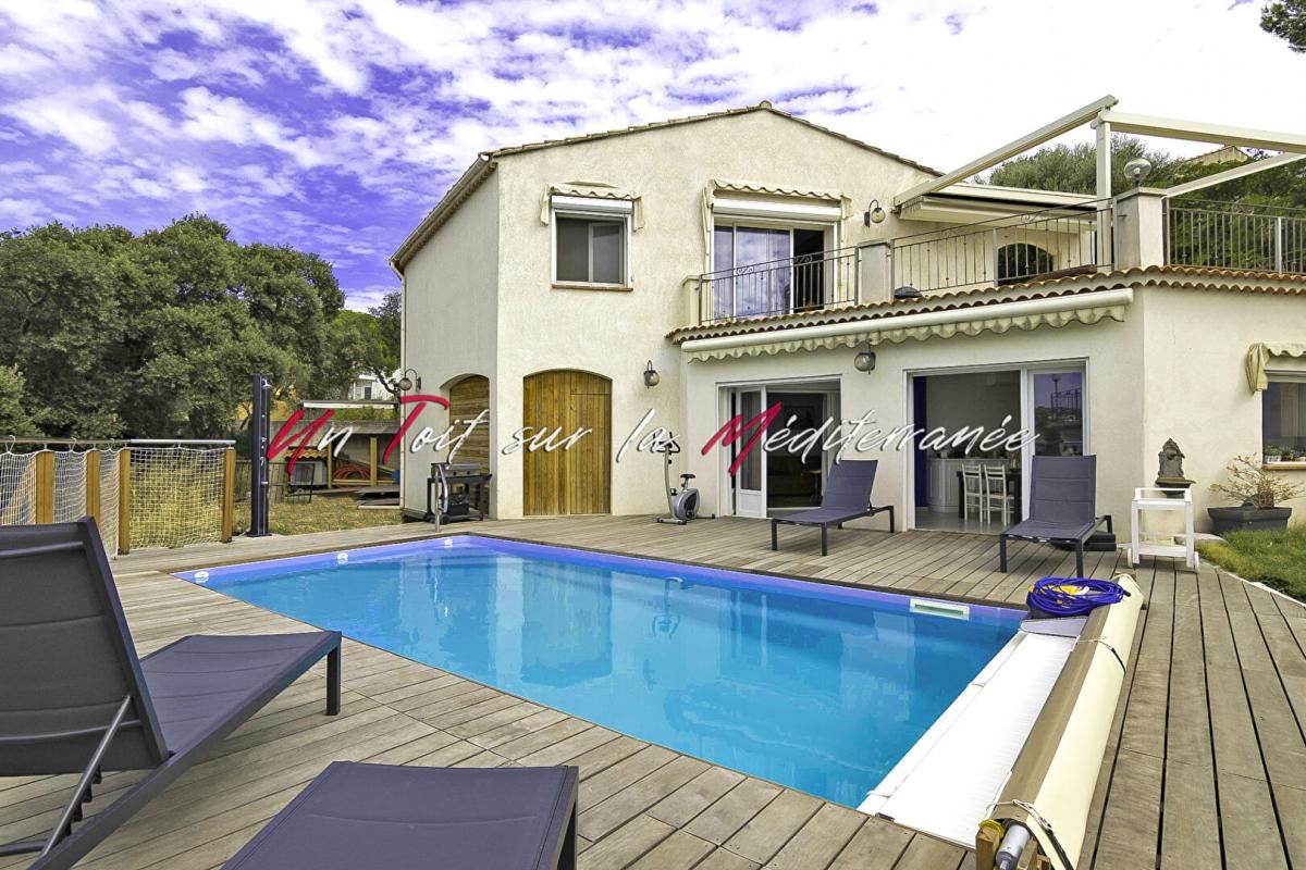 LE LAVANDOU Villa contemporaine d'exception, 185m2 habitables, 4 chambres, piscine et garage au Lavandou. Parcelle 835m2 4