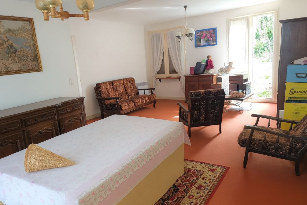 CLEDEN-POHER 29270 Cléden Poher maison année 1980, 3 chambres au calme avec jardin arboré 4