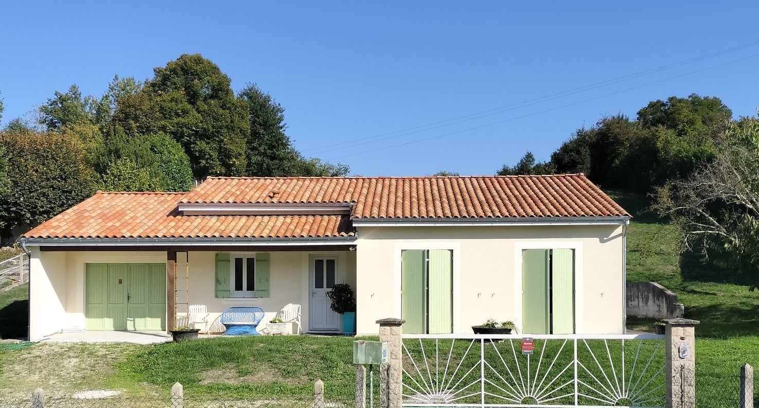 Maison Riberac 3 pièce(s) 90 ; 2 chambres ; terrain 3892 m²