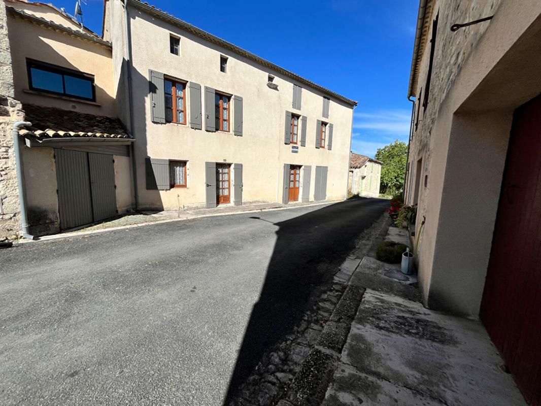 Maison de village  8 pièce(s) 110 m2 habitables