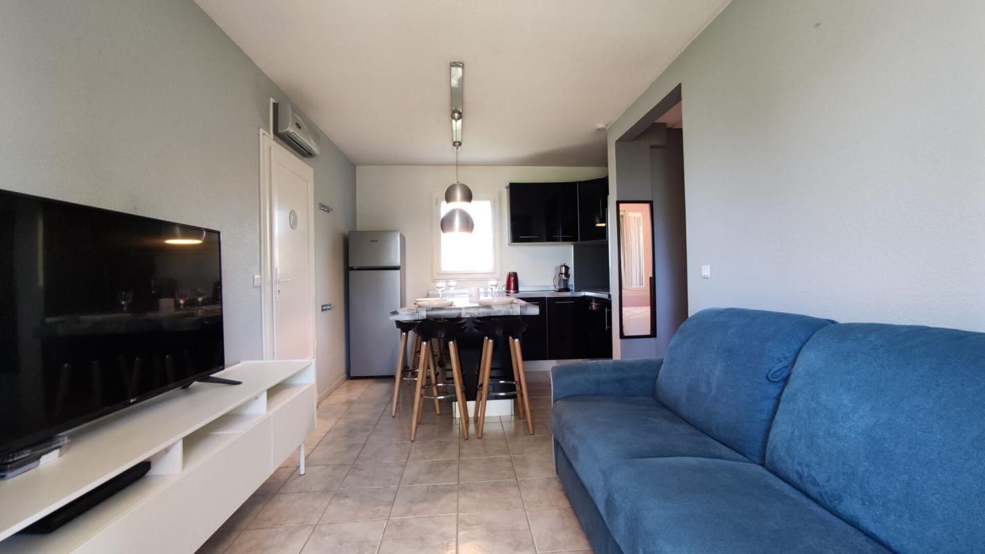 LA LONDE-LES-MAURES COUP DE COEUR Appartement La Londe Les Maures 2 pièces 36 m2 +2 parkings privés 4