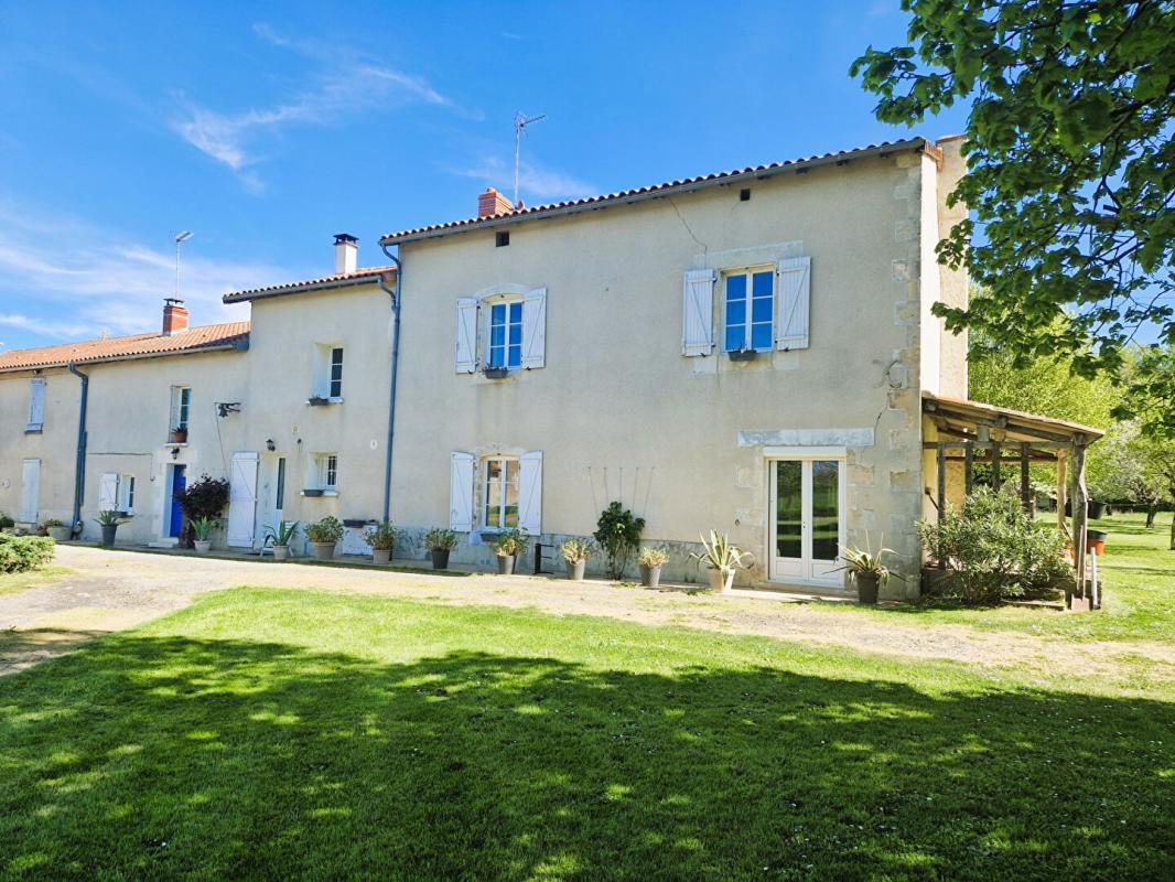 FLEURE Maison Fleure 6 pièce(s) 230 m2 2