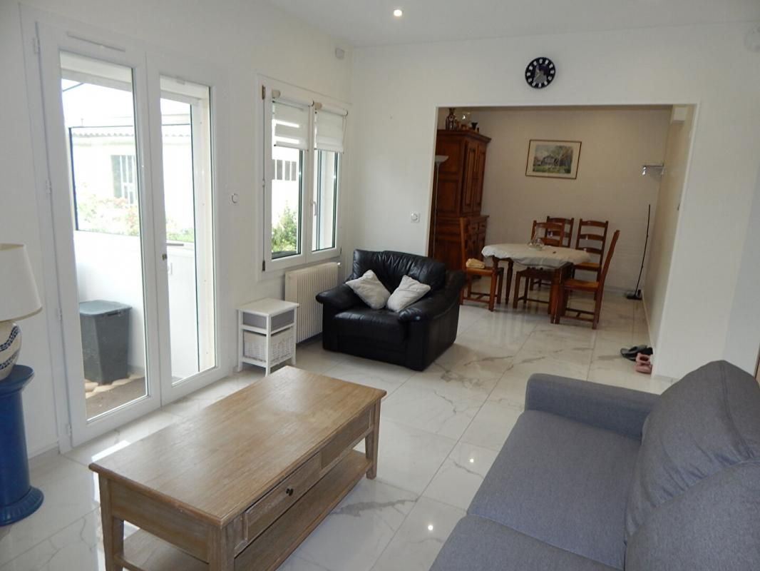 SAINT-JEAN-DE-LA-RUELLE Maison  3 pièce(s) 80 m2 3