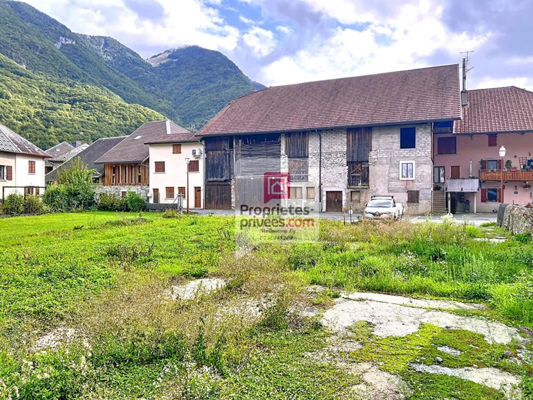 Grange 600 m2 + terrain à bâtir 594 m2 Marlens 7 pièces