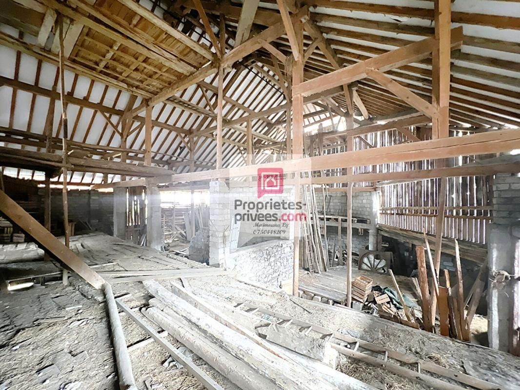 MARLENS Grange 600 m2 + terrain à bâtir 594 m2 Marlens 7 pièces 2