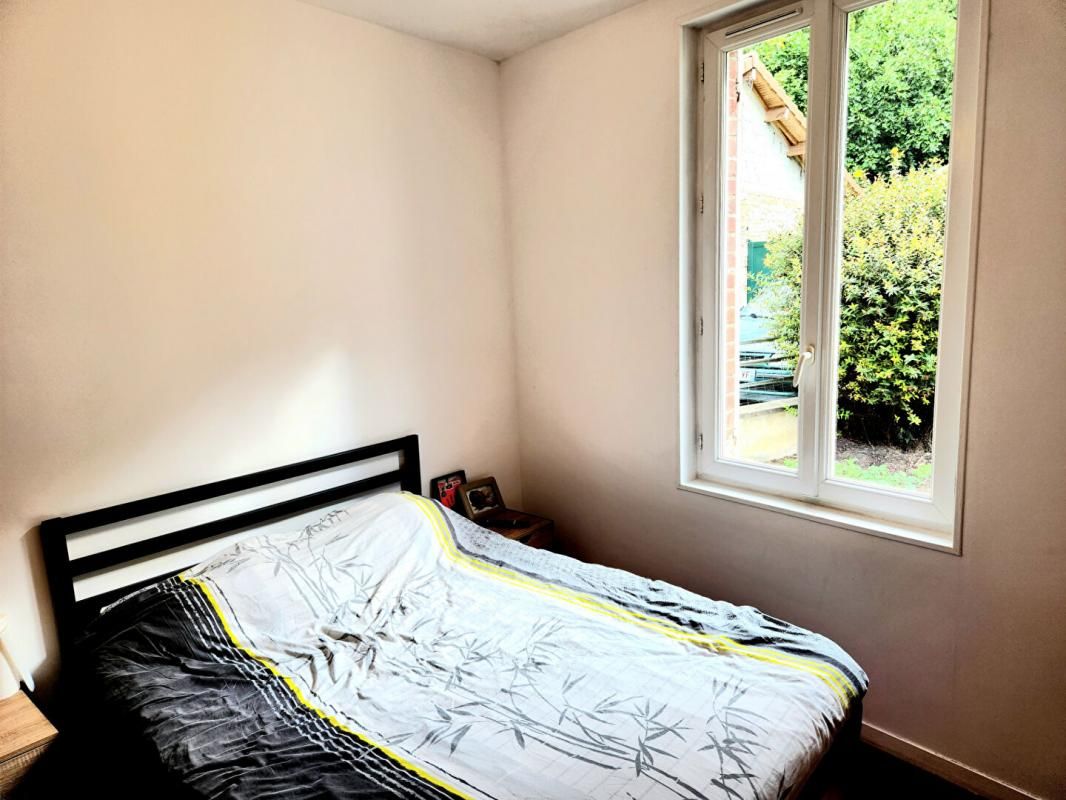 LES ANDELYS Exclusivité - Les Andelys - Immeuble de rapport de 3 logements  dont 2 loués pour une rentabilité de  1.520  mensuel - Prix 195.900 2