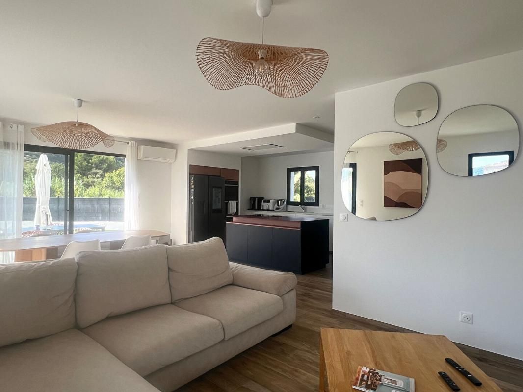 LE CASTELLET Villa CONTEMPORAINE sur terrain de 440M2 3