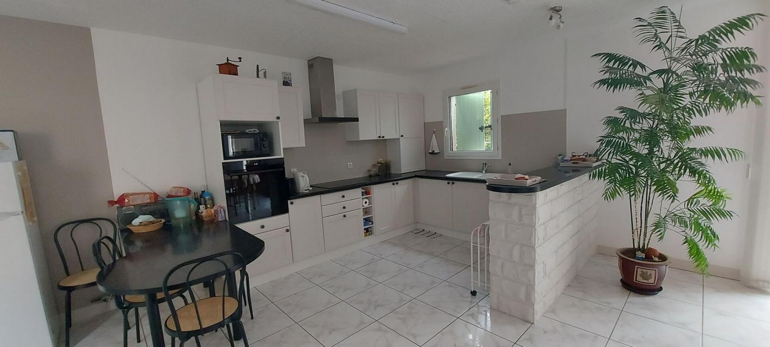 CLARENSAC 30. GARD. CLARENSAC. Elegante villa contemporaine de plain-pied de 108 m² sur terrain de 1140 m² 2