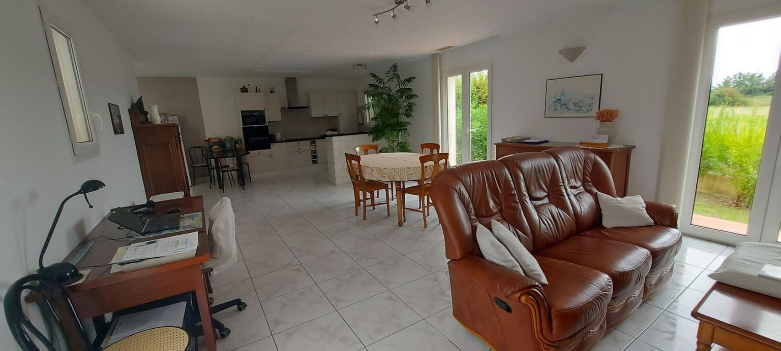 CLARENSAC 30. GARD. CLARENSAC. Elegante villa contemporaine de plain-pied de 108 m² sur terrain de 1140 m² 3