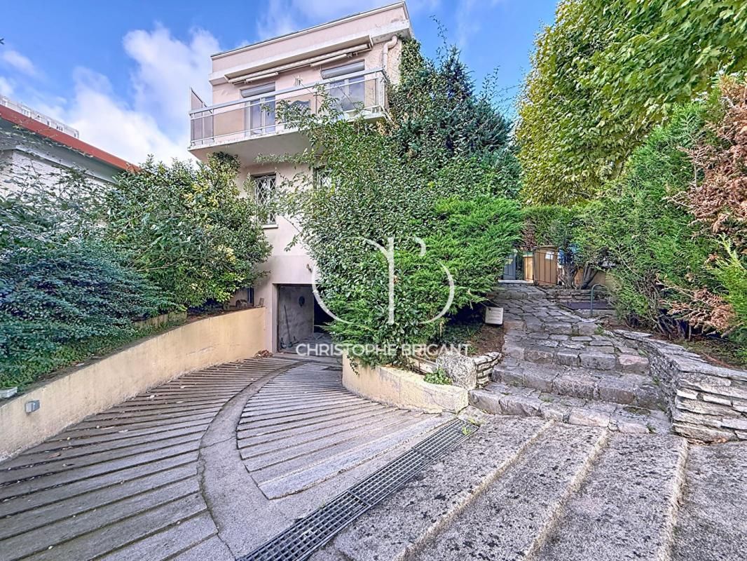IVRY-SUR-SEINE Maison Vitry Sur Seine limite Ivry 5 pièce(s) 120 m2 AVEC COMMERCE DE 50 M² 1