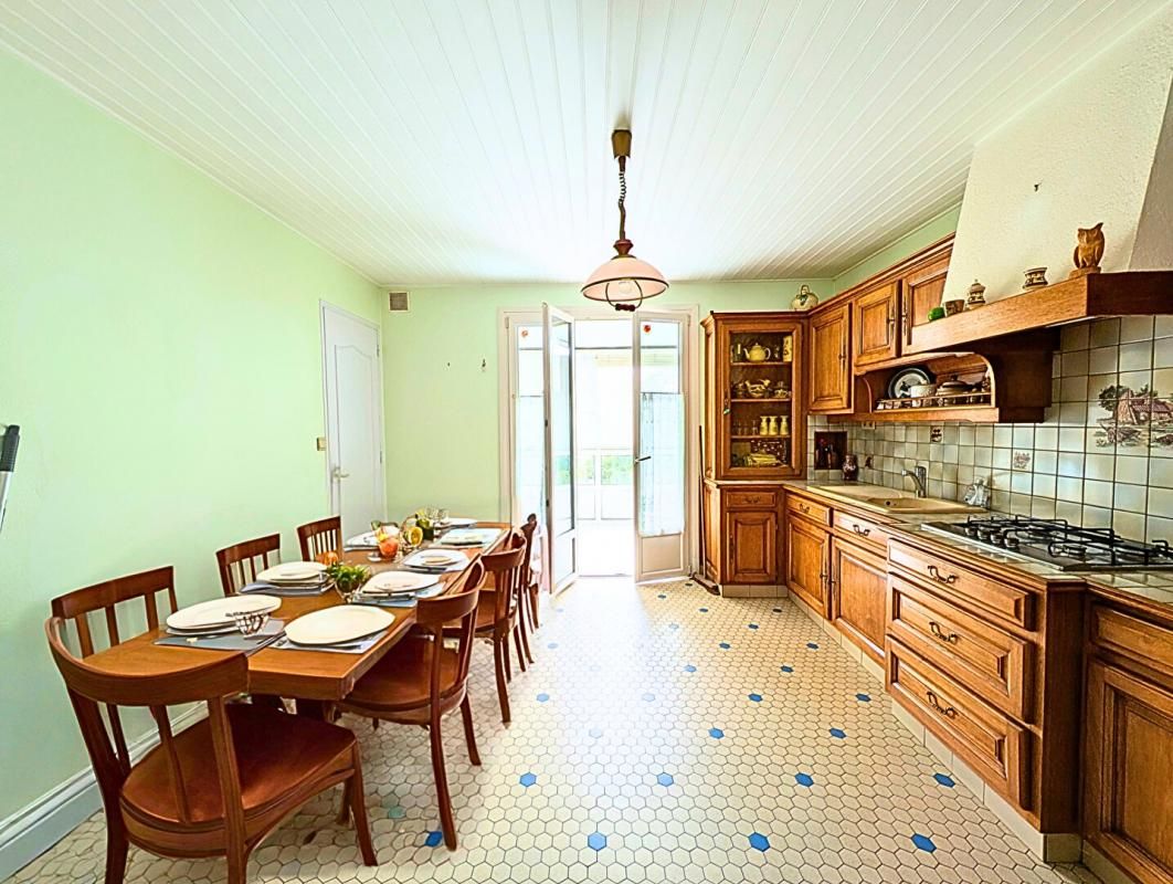 SAINTE-LUCE-SUR-LOIRE Maison Sainte Luce Sur Loire 7 pièce(s) 120 m2 4