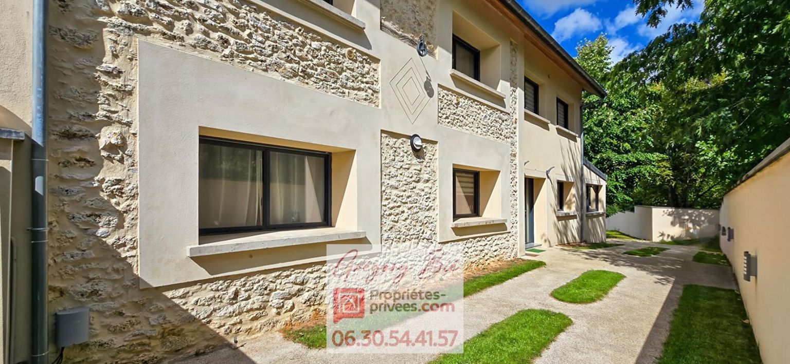 COULOMMIERS Maison La Trétoire 9 pièce(s) 270 m2 2