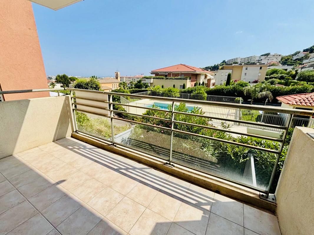 Appartement traversant Saint Laurent Du Var 3 pièces 67m2 Terrasse aperçu mer + parking